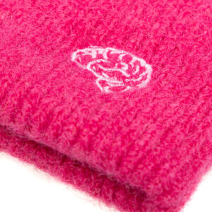 Розова плетена шапка "Nutrition With Yana" с бродирано лого – стилен и топъл аксесоар за студените дни.